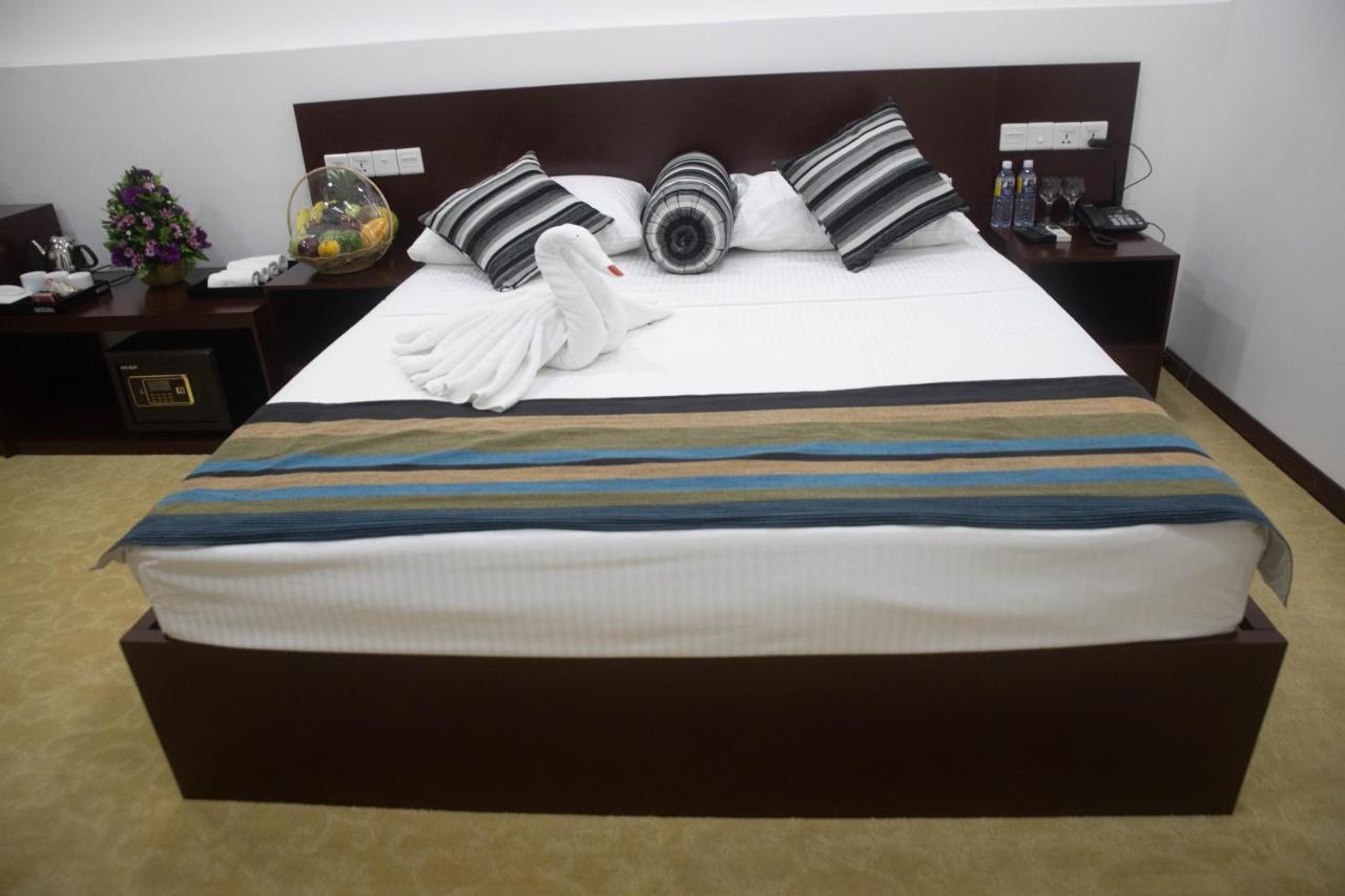Hotel Kamrel คูรูเนกาลา ภายนอก รูปภาพ