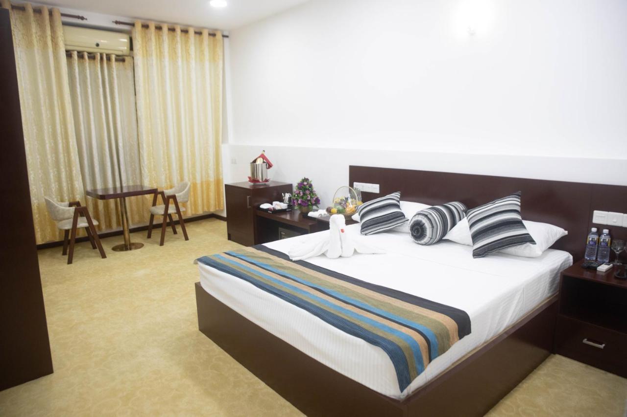 Hotel Kamrel คูรูเนกาลา ภายนอก รูปภาพ